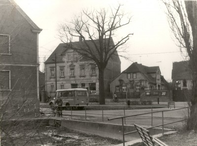 Dorfteich mit Dorfplatz
